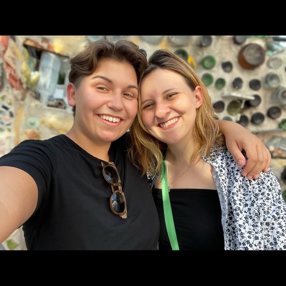 MEET YOUR SELLER 👋🏼 - Picture 1 of 6